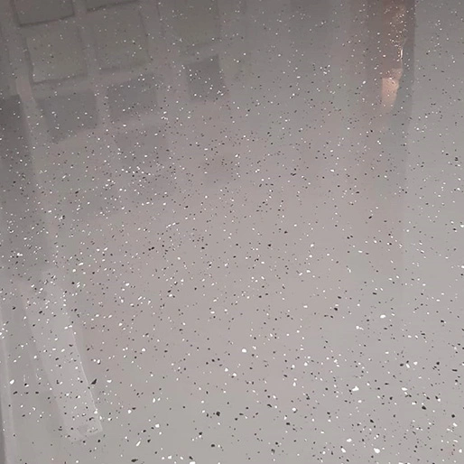 pardoseala expoxidica__cu fulgi decorativi